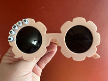 Load image into Gallery viewer, Kid’s Beaded Flower Sunglasses