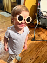Load image into Gallery viewer, Kid’s Beaded Flower Sunglasses
