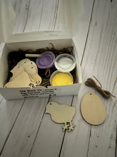 Load image into Gallery viewer, Chick And Egg Garland DIY Paint Kit
