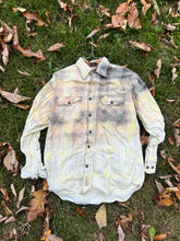 Load image into Gallery viewer, Size Large Bleached Flannel
